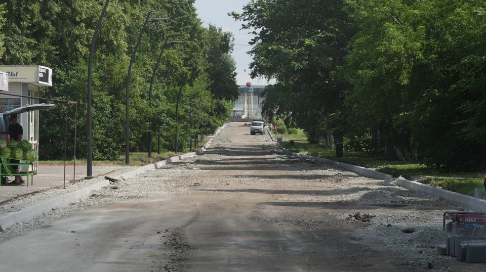В Кемерове продолжается благоустройство улицы Новогодней.