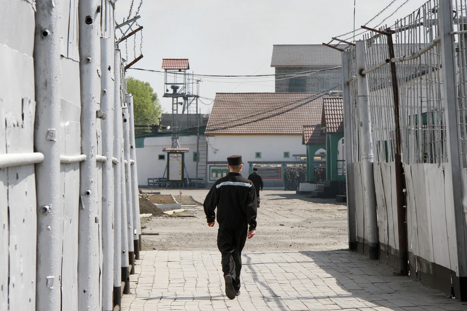 В пользу пострадавшей школьницы суд взыскал с осужденного компенсацию морального вреда в размере один миллион рублей.