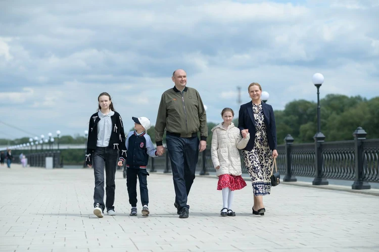 «Самое ценное в этой жизни у меня уже есть»: врио губернатора Оренбуржья Евгений Солнцев показал семейное фото