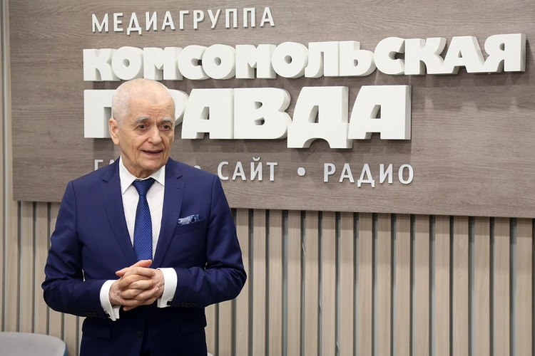 Онищенко: это суть нормального человека – иметь семью, детей и внуков