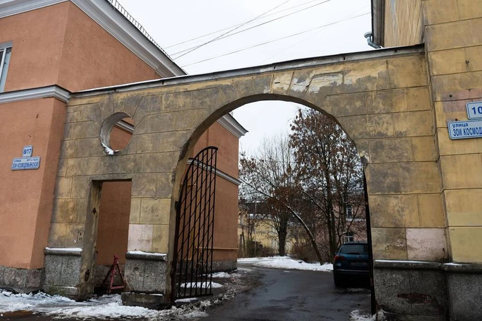 Район двухэтажек южнее центра Петербурга привлекает своими тихими дворами.