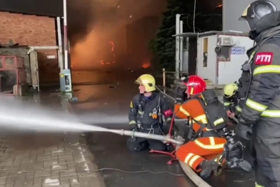Площадь горения увеличилась с 2200 до 9100 кв. метров. Фото: пресс-служба ГУ МЧС России по Ростовской области