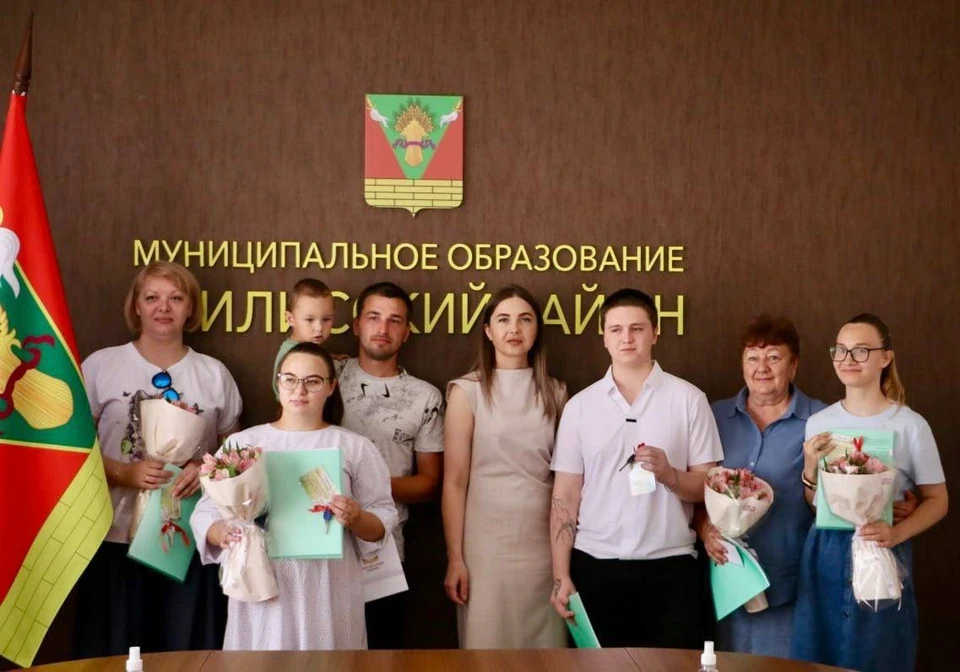 Ключи получили молодые жители Тбилисского района. Фото: t.me/minkovaanna23