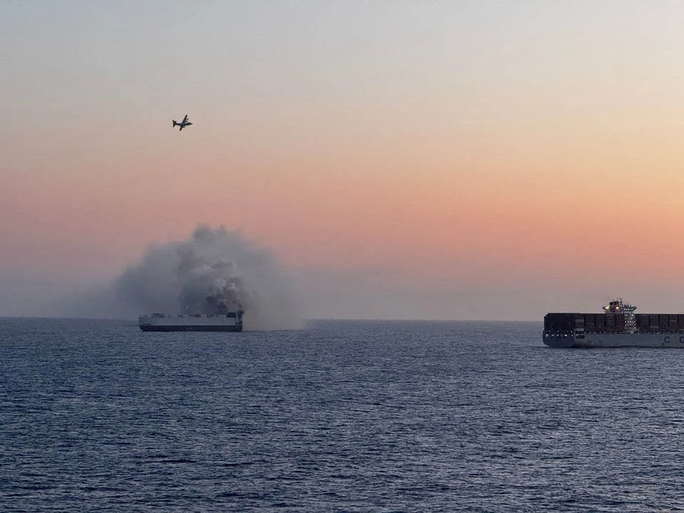 Reuters: Греческий сухогруз затонул в Красном море после атаки хуситов