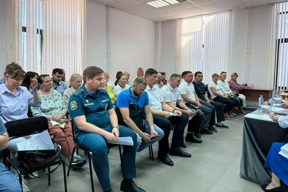 В Сочи обсудили вопросы ЖКХ, благоустройства и ремонта дорог с жителями города. Фото: пресс-служба города