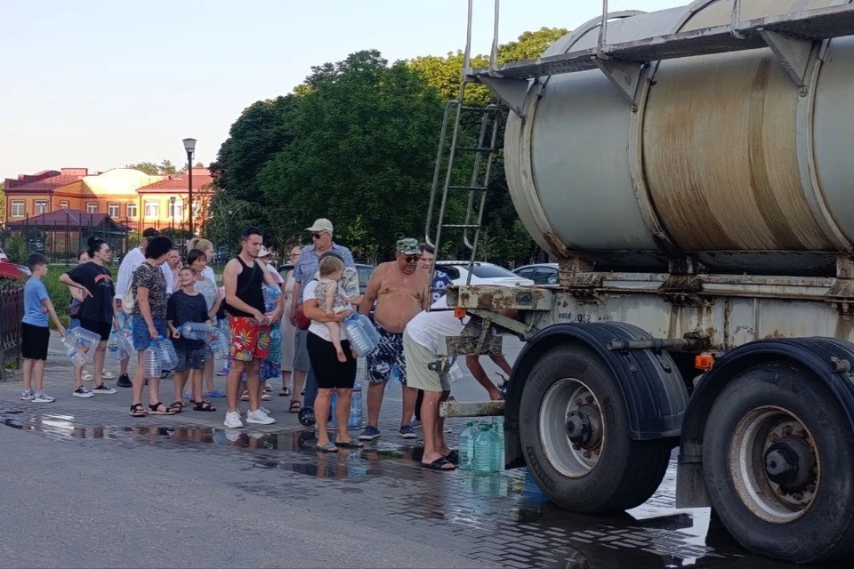 В городе организована раздача воды. Фото: t.me/adm_gorkluch