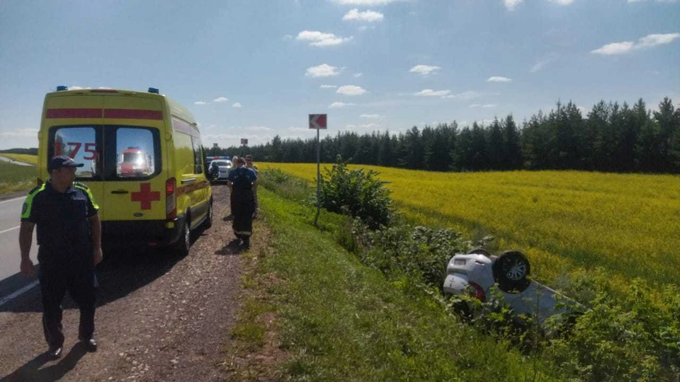Водитель получила различные травмы и была доставлена в больницу.