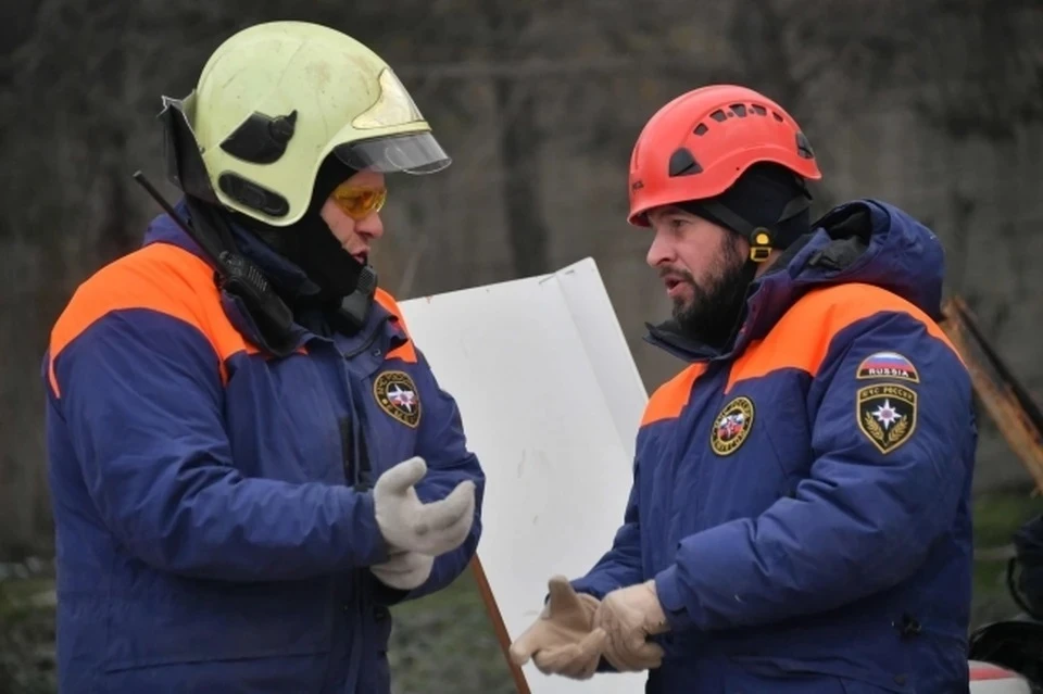 Спасатели рекомендовали автомобилистам воздержаться от поездок по данному маршруту.