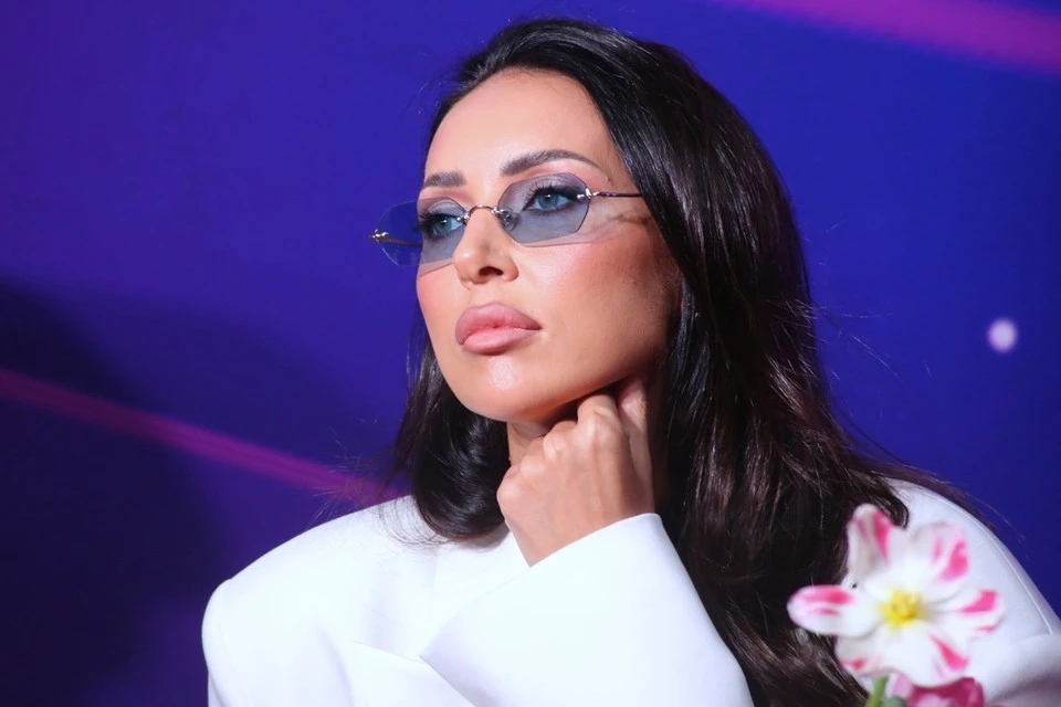 Starhit: Алсу незадолго до развода продала огромный особняк на Рублевке