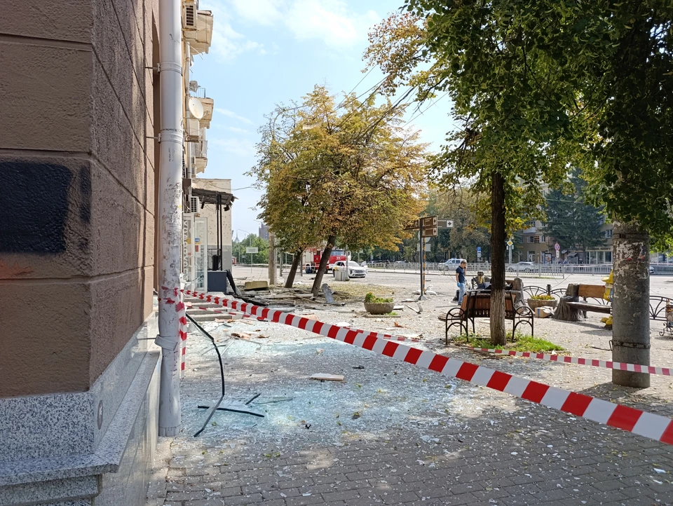 Коммунальные службы ликвидируют последствия атаки