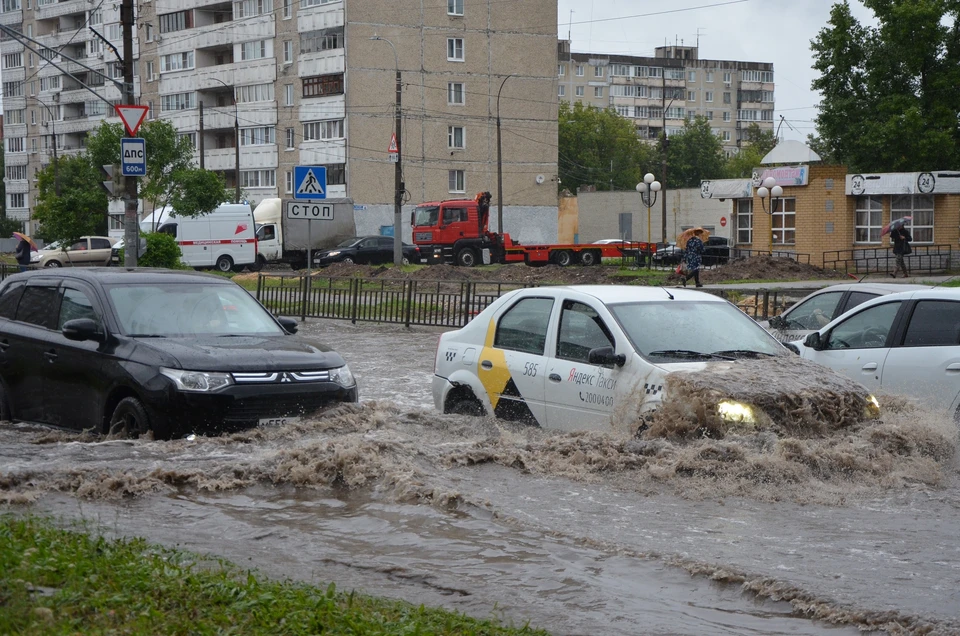 Около 3,5 тысяч кубометров воды откачали с улиц Нижнего Новгорода 13-14 июля.