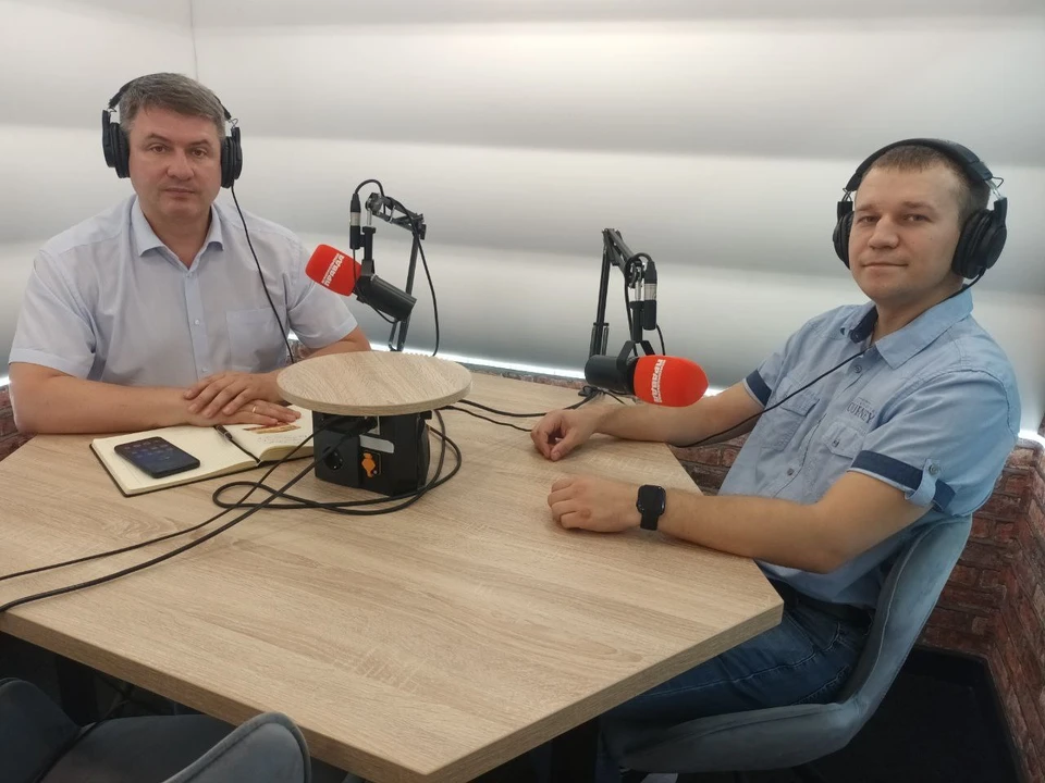 Евгений Никулкин (справа) рассказал о работе Центра защиты прав граждан (ЦЗПГ) Рязанской области.