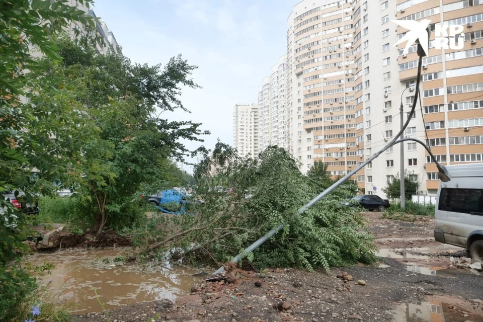 Последствия прорыва водовода в Самаре.