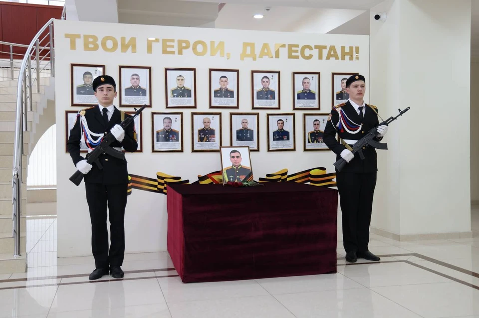 Родным 14 Героя России из Дагестана передали «Золотую Звезду». Фото: администрация главы РД