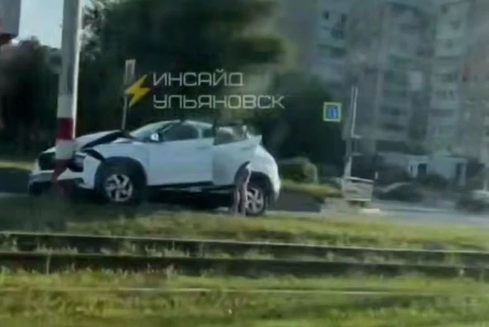В Ульяновске на улице Камышинской произошло ДТП. Фото телеграм-канал Инсайд Ульяновск