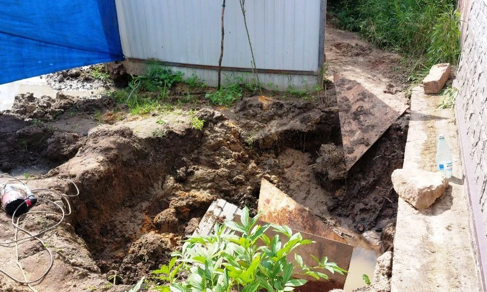 В Сосенском второй раз за неделю прорвало водопровод.