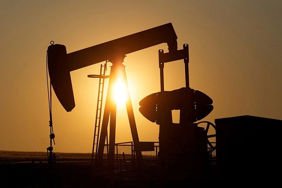 В новом пакете санкций Евросоюз вводит ценовой потолок для российской нефти в размере 47,6 доллара за баррель