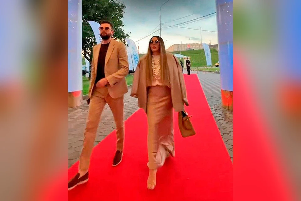 Ирина Дубцова вышла в свет с новым мужчиной.