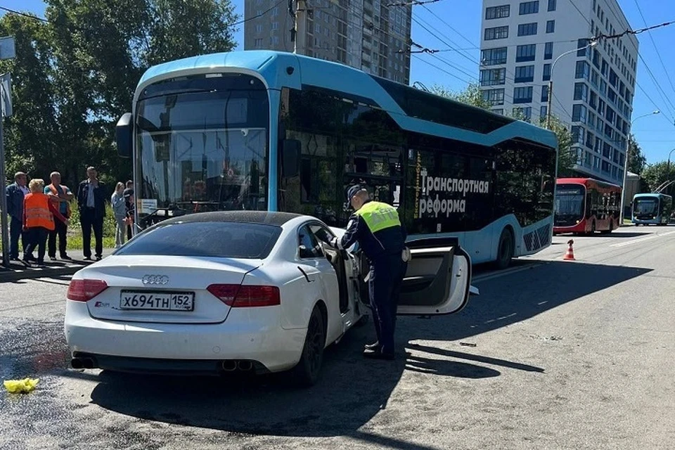 В аварии пострадал также водитель троллейбуса. Фото: Госавтоинспекция Свердловской области