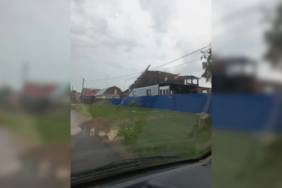 В Иркутской области 973 дома остаются без электричества из-за ураганного ветра. Фото: Татьяна Никифорова.