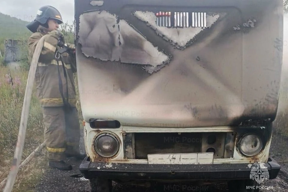 Два автомобиля сгорели в Магаданской области Фото: ГУ МЧС России по Магаданской области
