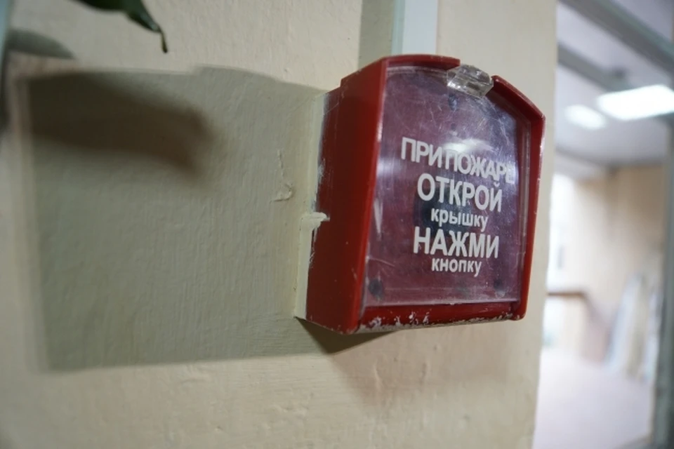 В Перми ночью загорелось здание автосервиса