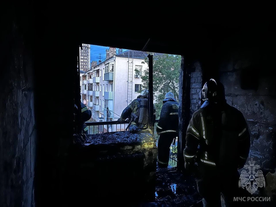 35-летнего нижегородца спасли из горящей квартиры на улице Вольской.