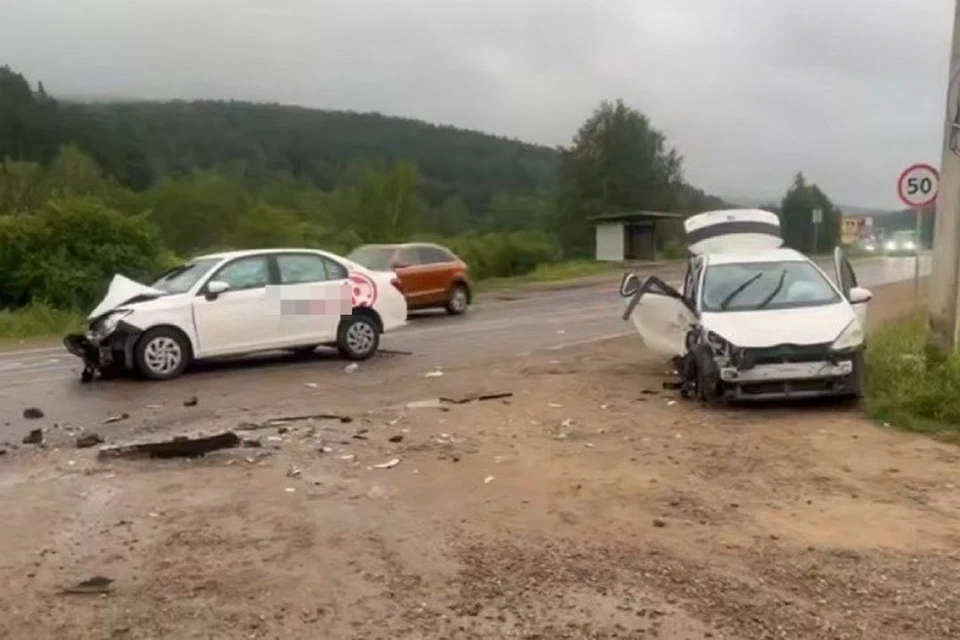 В Иркутском районе семь человек пострадали в аварии на Александровском тракте. Фото: Госавтоинспекция Иркутска