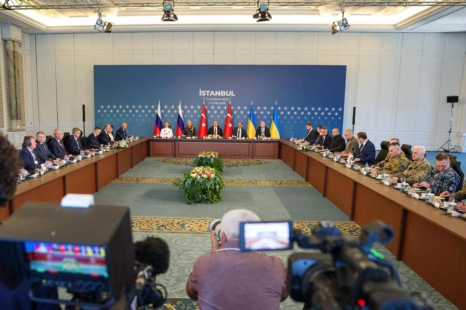Российская делегация прилетела в Турцию для проведения нового раунда переговоров
