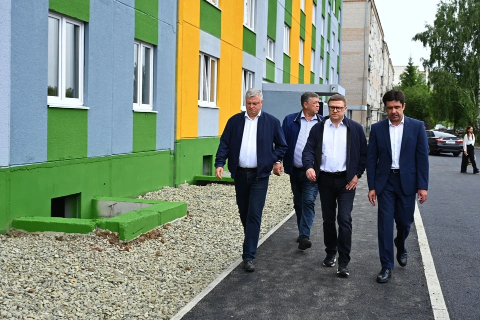 В новом доме будут жить семьи сотрудников и молодые специалисты. Фото: пресс-служба губернатора.