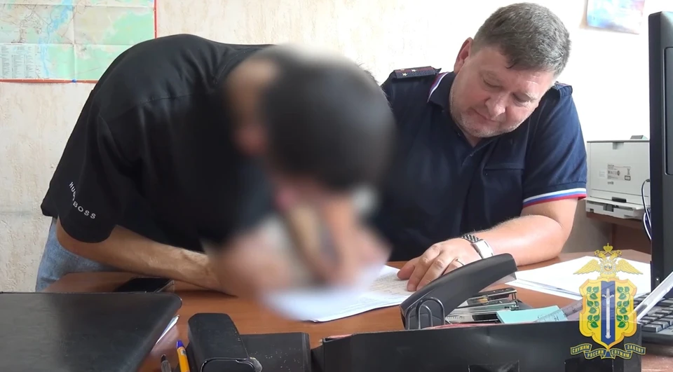 В разговоре с полицейскими водитель раскаялся и обещал впредь не нарушать закон. Скриншот видео УМВД России по Липецкой области.