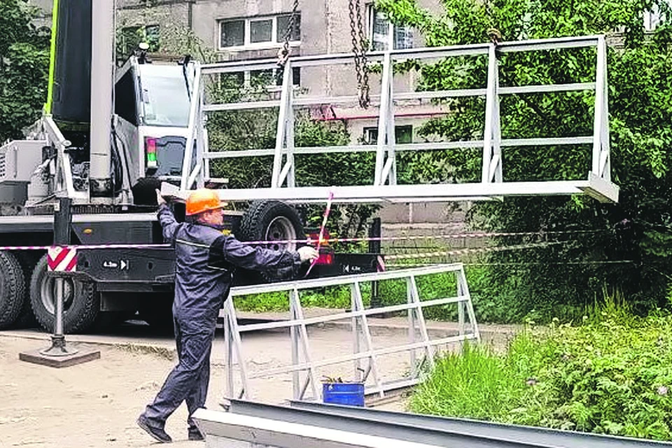 В Алчевске ремонтируют дом. Администрация Алчевска