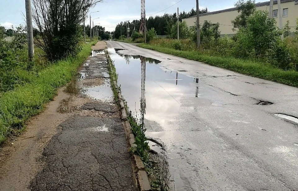 Жительница Калуги подняла вопрос о ремонте аварийного тротуара.