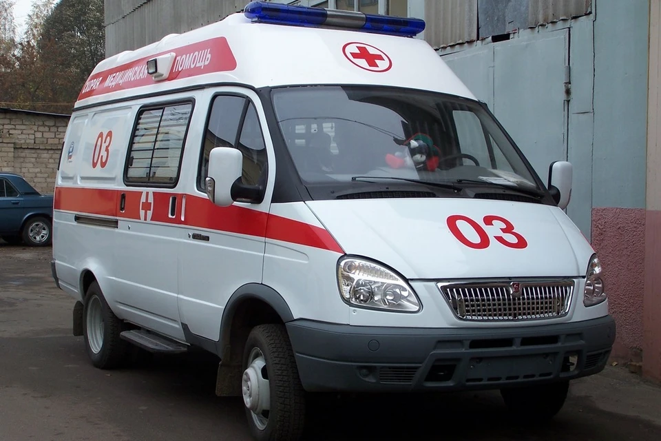В Новосибирске мужчина разбился насмерть, выпав с четвертого этажа.