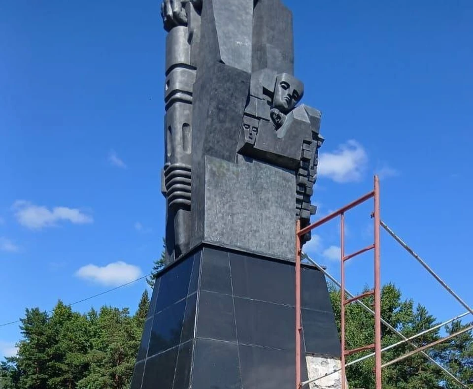 Монумент «Память шахтерам Кузбасса» работы скульптора Эрнста Неизвестного. Фото: администрация города Кемерово.