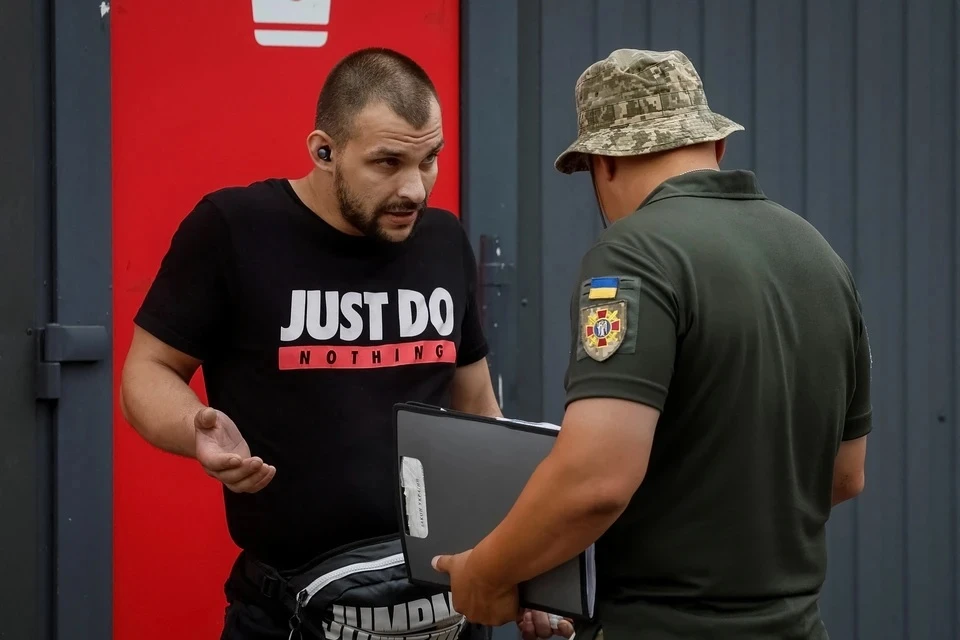 Ухилянтов за границей хотят лишить пособий: в Германии обострилось недовольство украинскими беженцами