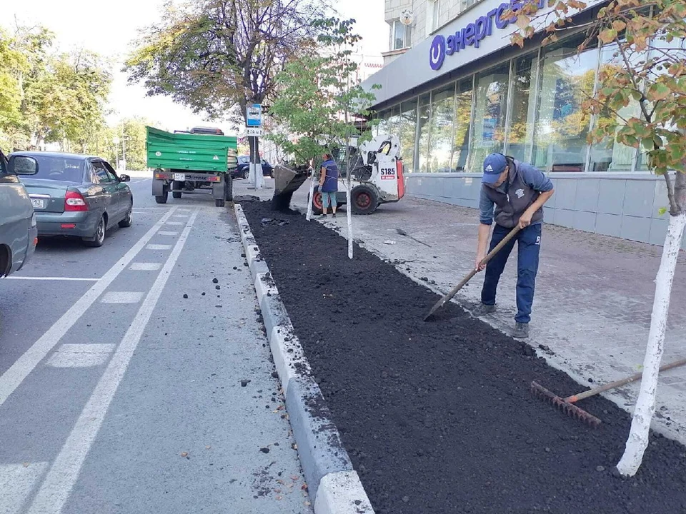 Ульяновские озеленители в восьмой раз привезли на Гончарова чернозем | ФОТО: Городской центр по благоустройству и озеленению Ульяновска