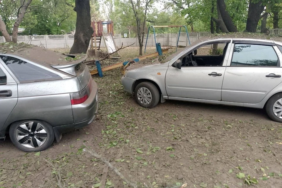 На этой детской площадке обстрелом ВСУ было ранено дворе детей. Фото: тг-канал Евгения Балицкого