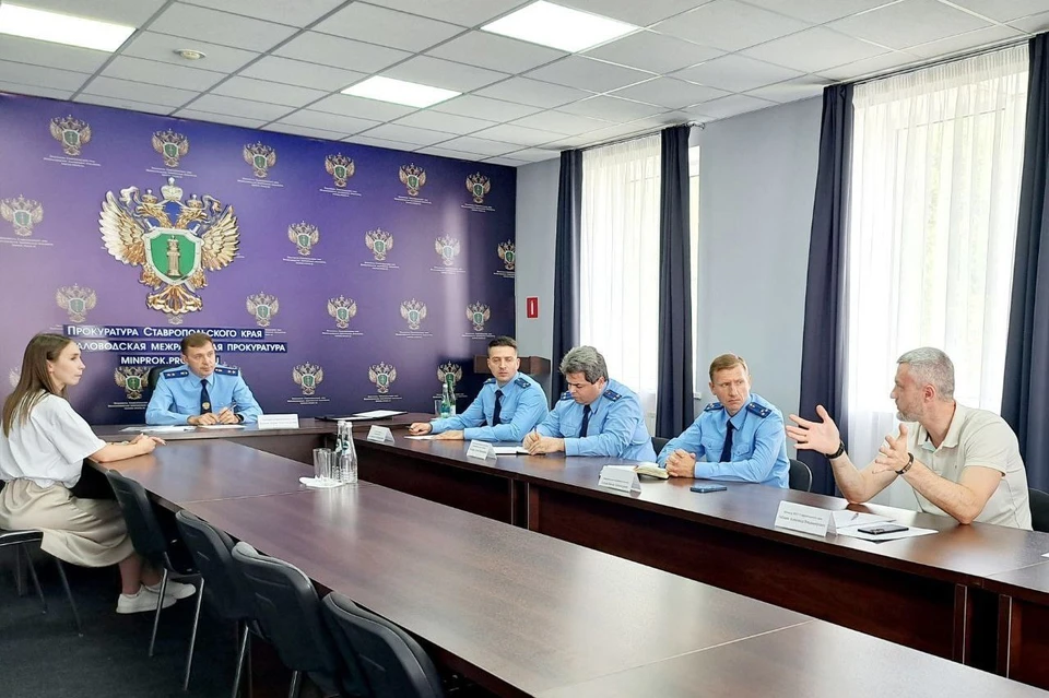 Прокурор края Юрий Немкин обсудил с жителями Минераловодского округа вопросы отсутствия воды. Фото: прокуратура Ставрополья