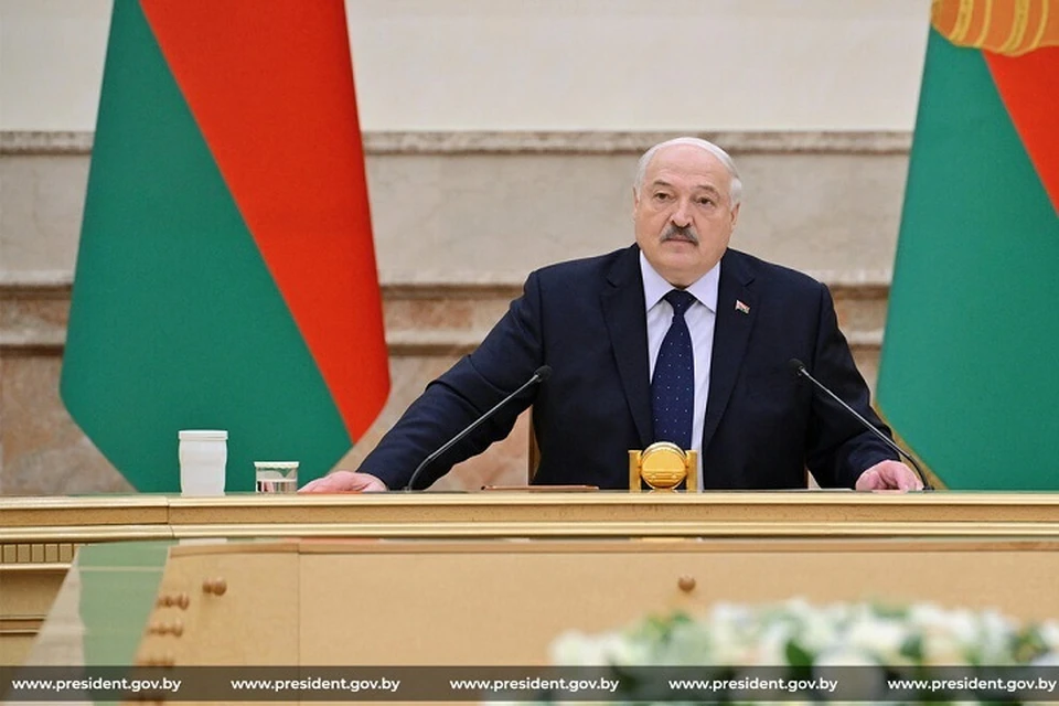 Лукашенко предложил скорректировать трудовое законодательство в отношении супругов дипломатов. Фото: president.gov.by.