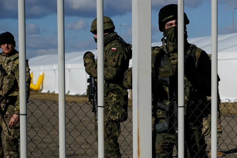 Польша решила отказаться от сплошных укреплений на границе с Россией