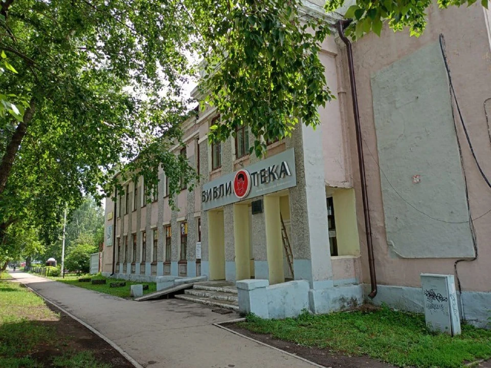 В Черемхово капитально ремонтируют библиотеку имени Вампилова.