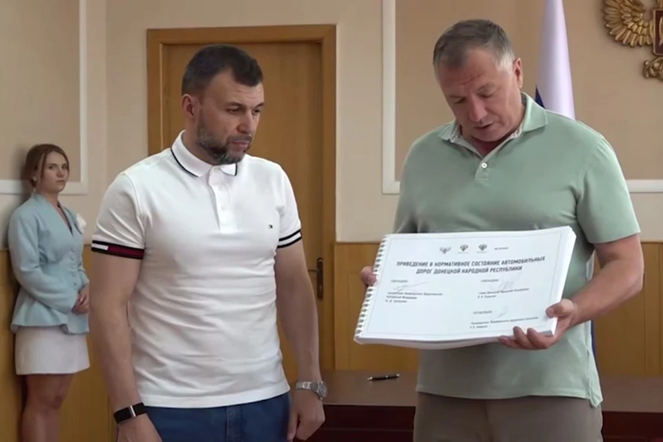 Пушилин и Хуснуллин подписали программу строительства и ремонта дорог до 2030 года. Фото: ТГ/Пушилин