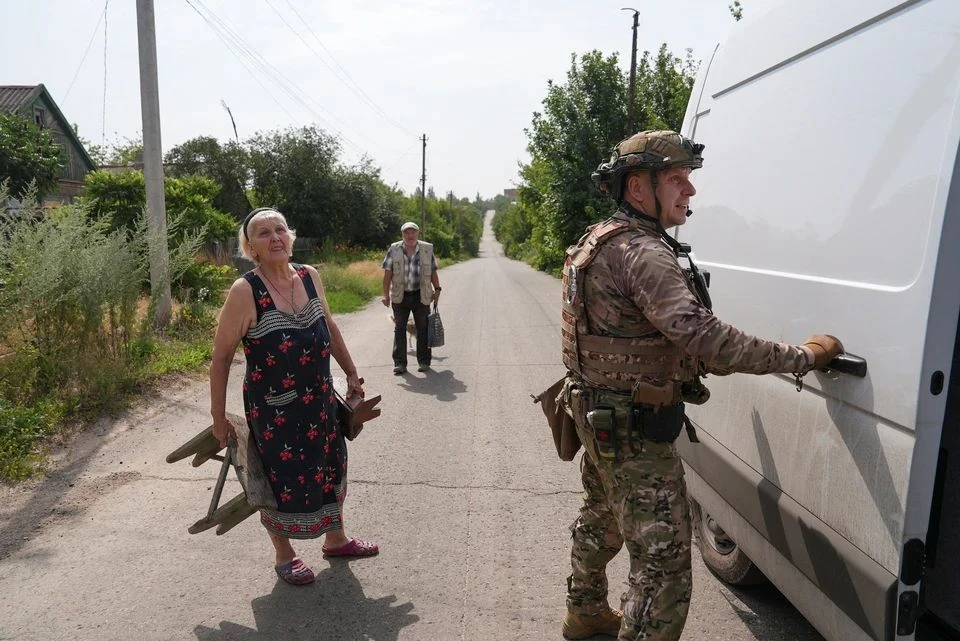 Киев выгоняет мирных жителей из микрорайона Херсона: теперь он кишит боевиками ВСУ