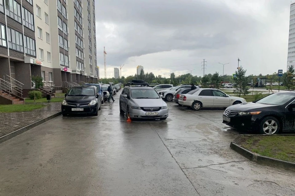 Ребёнок внезапно выбежал на проезжую часть и попал под колёса. Фото: ГАИ Новосибирска.