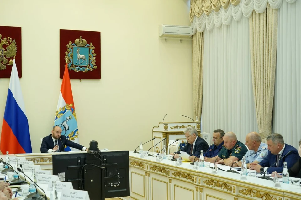 На оперативном совещании в правительстве Самарской области под председательством губернатора Вячеслава Федорищева обсуждали ремонт дорог. Фото: Андрей Савельев