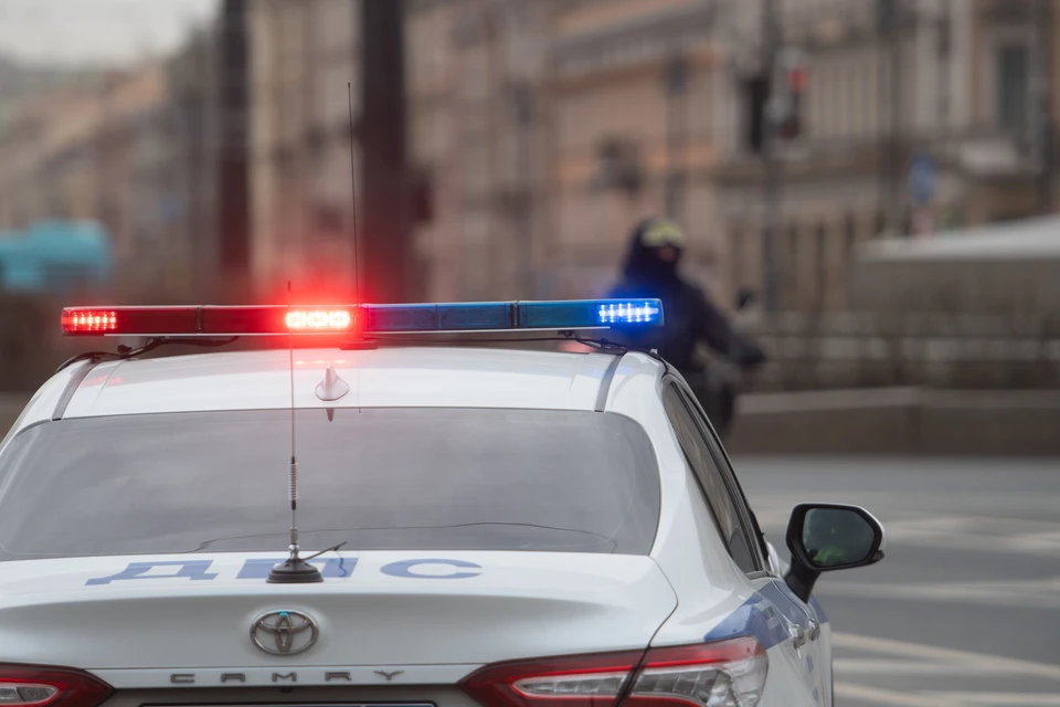 Мужчина грозился взорвать банк в Петербурге.