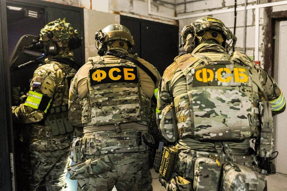 Попытка подростков отравить офицера ВС РФ под Новосибирском была снята на видео