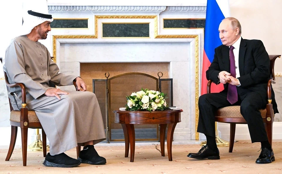 Владимир Путин лично проводил главу ОАЭ Аль Нахайяна до автомобиля