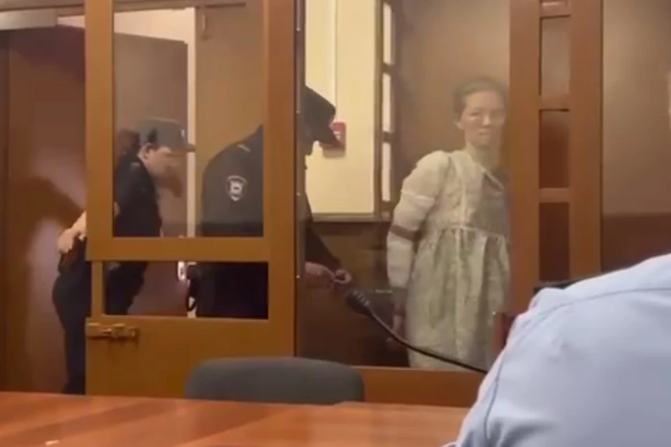 Суд отправил под домашний арест петербурженку, которая подожгла любовницу мужа. Фото: t.me/SPbGS